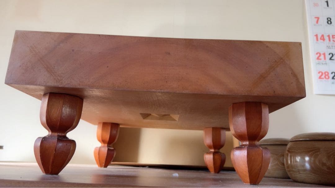 木製囲碁盤 へそ　脚付け　蛤碁石　那智黒石セット 白182 黒175