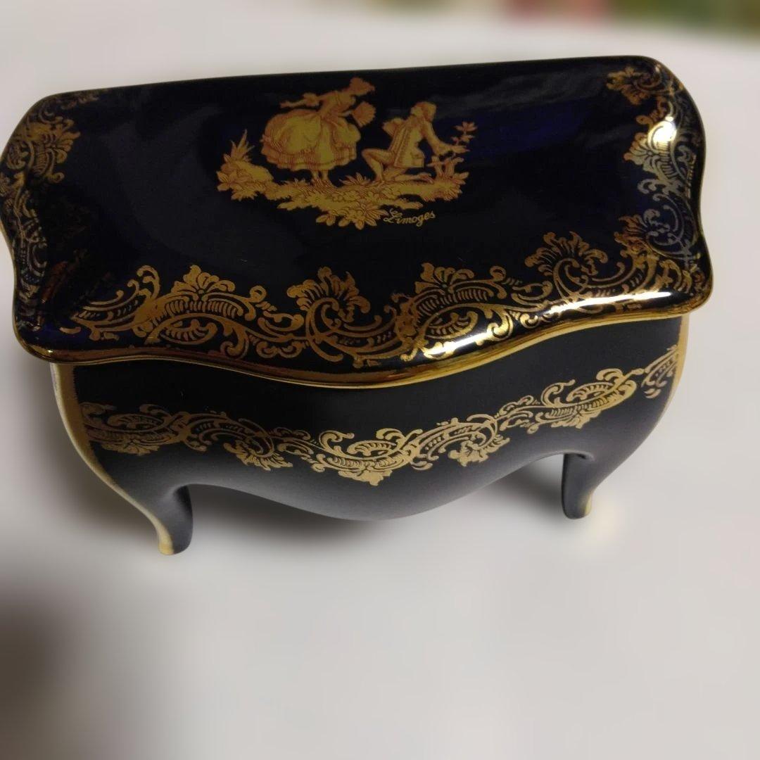 フランスリモージュ黒色金装飾波状蓋ボックス　10.5 センチ9センチ フランスリモージュ黒色金装飾波状蓋ボックス 10.5 センチ9センチ