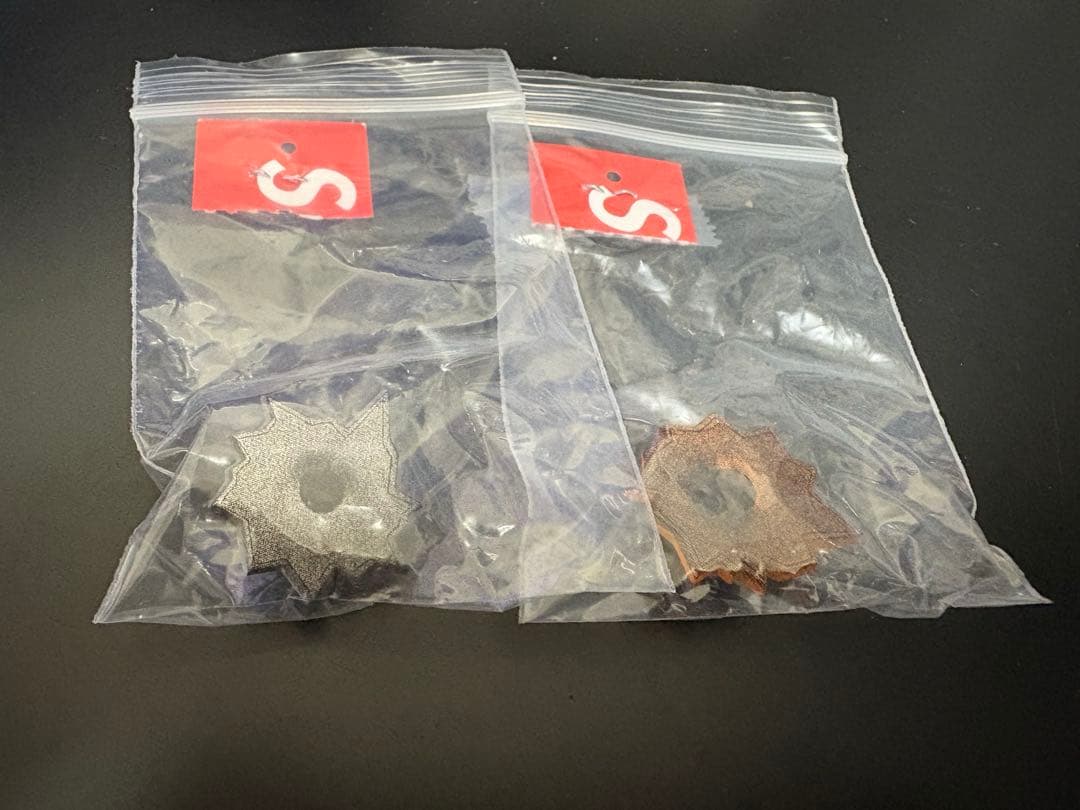 小物 supreme Bullet Hole Pin 2color set