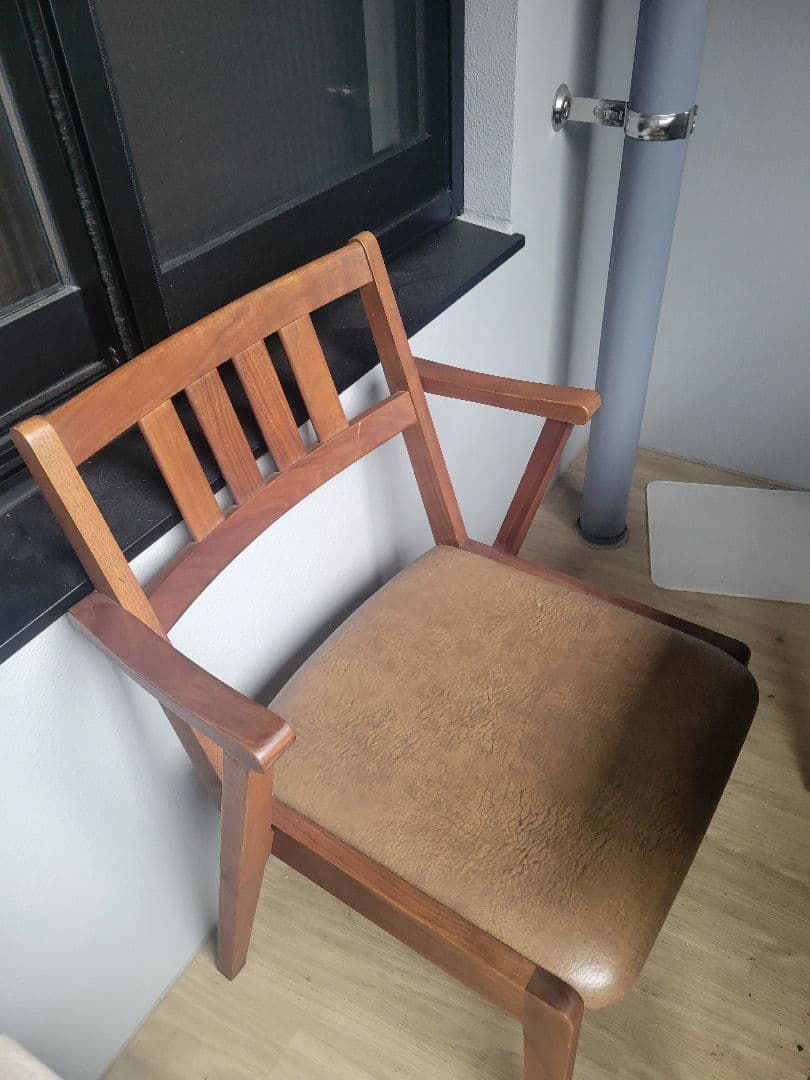 木製ダイニングテーブルと椅子セット