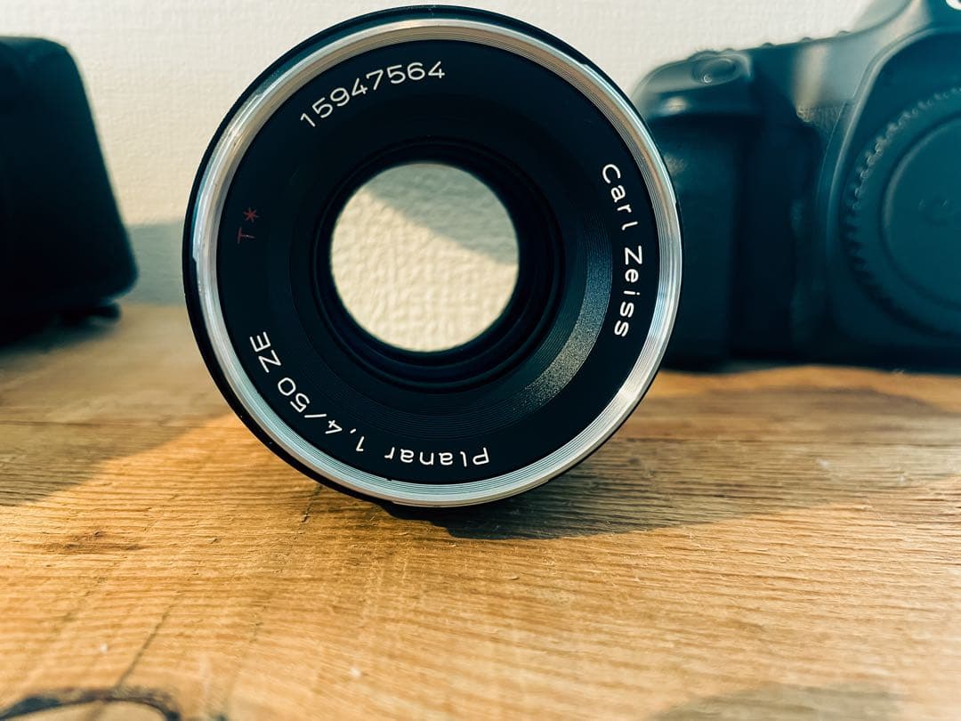 Canon EOS 5D & Carl Zeiss Planar 50mm Zeiss Planar T* 50mm f⁄1.4