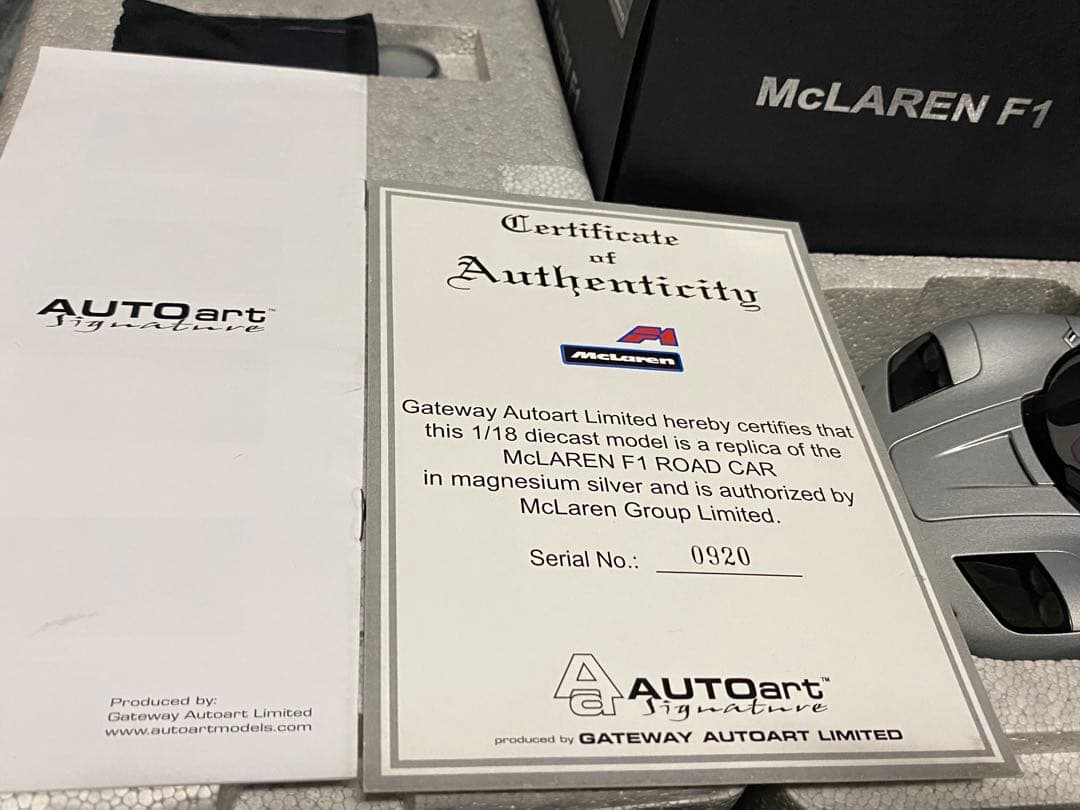 オートアート マクラーレンF1 マグネシウム シルバー