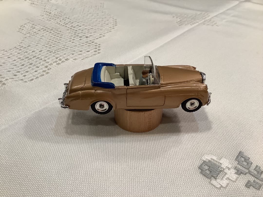 お値下げ！レアカラーDINKY TOYS BENTLEY ミニカー