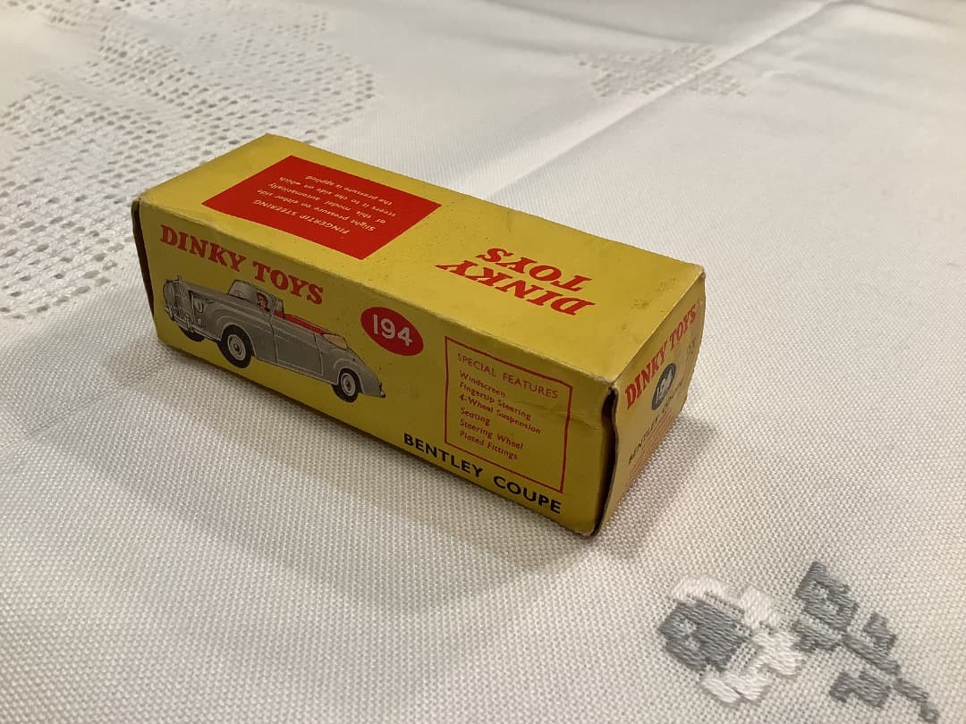 お値下げ！レアカラーDINKY TOYS BENTLEY ミニカー