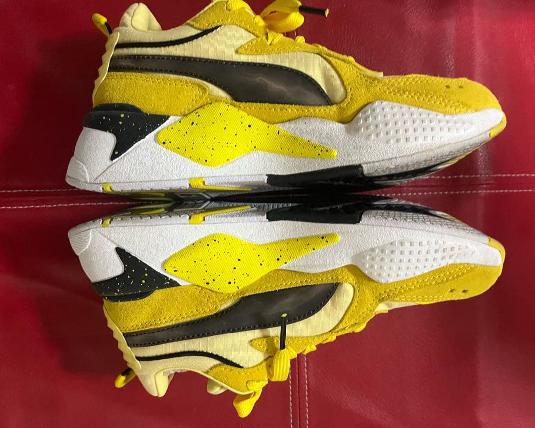 ポケモン ピカチュウ キーホルダー付きプーマ.スニーカー黄色