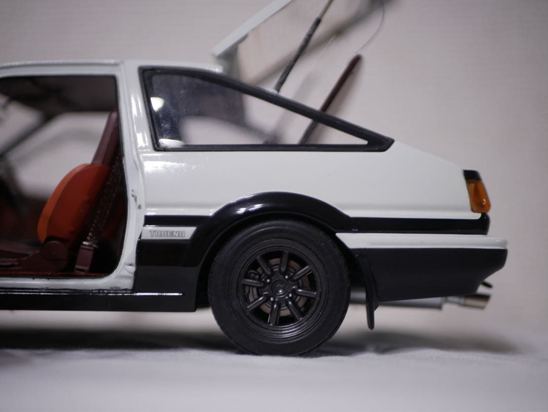 トレノ 1/18スケールミニカー