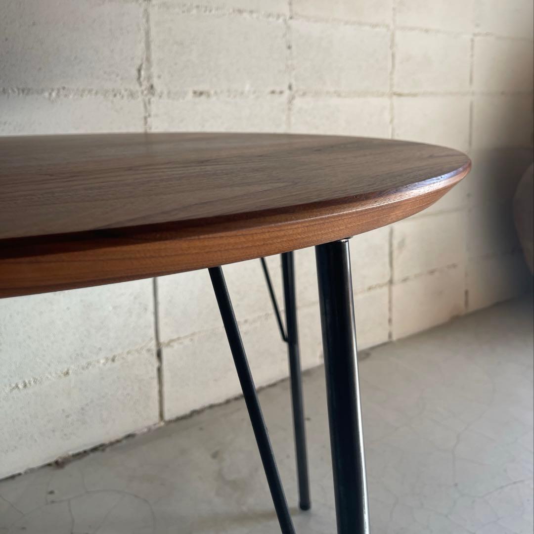 ウォールナット無垢　ダイニングテーブル　ラウンドテーブル　アイアン脚　北欧モダン