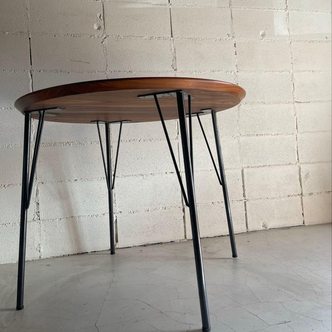 ウォールナット無垢　ダイニングテーブル　ラウンドテーブル　アイアン脚　北欧モダン