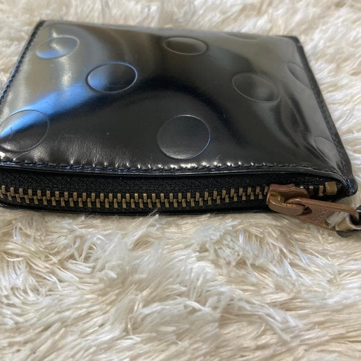 【コムデギャルソン】 ポルカドットエンボスL字ラウンドファスナー財布・ブラック黒