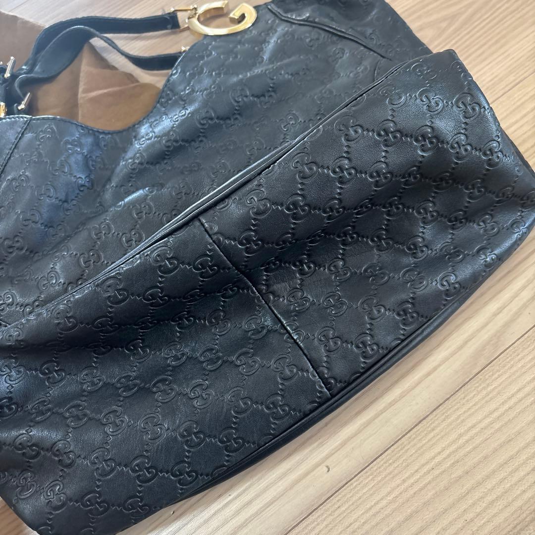 GUCCI ブラックレザーショルダーバッグ