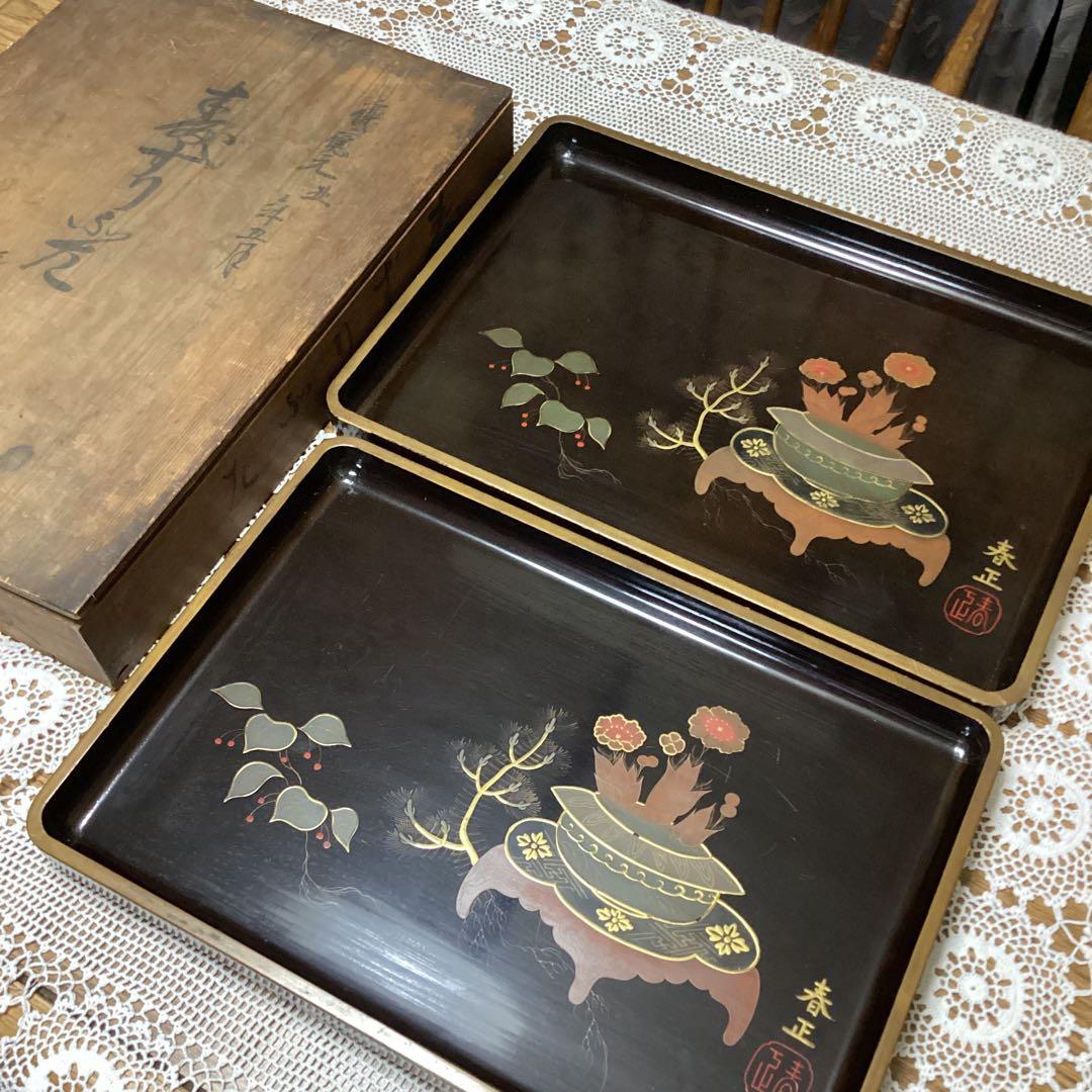 k2f25 漆器の盆 入れ子　２枚　花と葉の装飾
