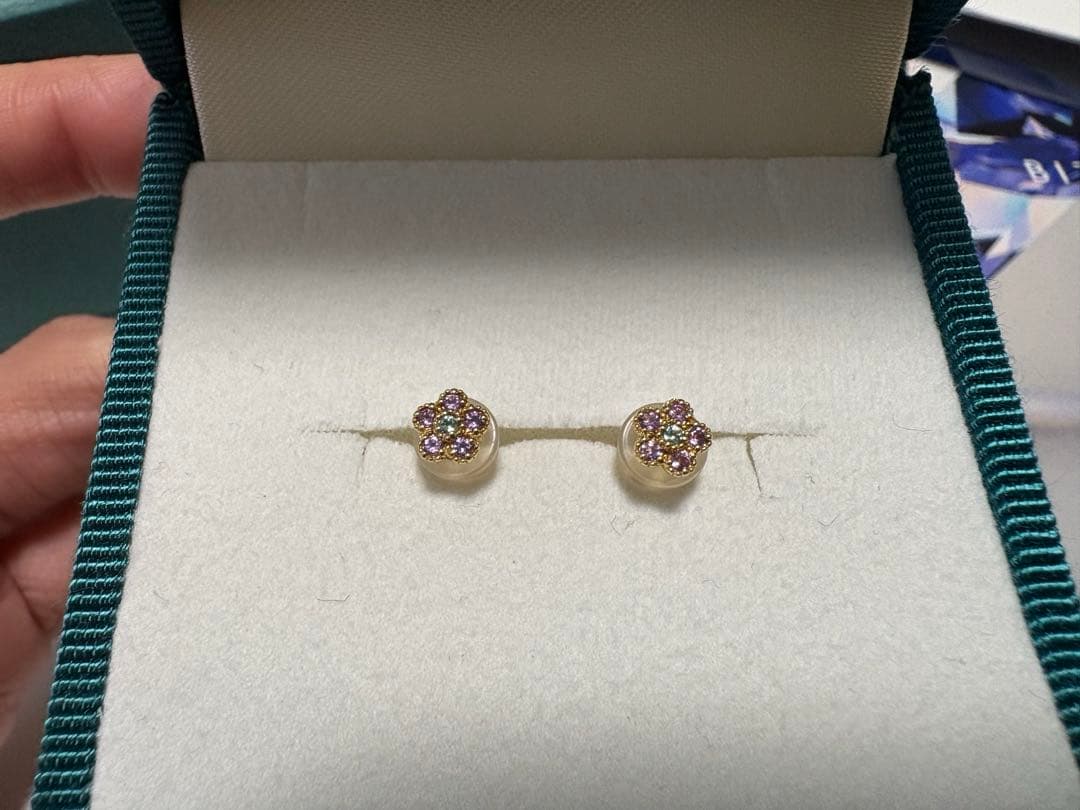 BIZOUX 花モチーフ ピアス18金 (両耳)