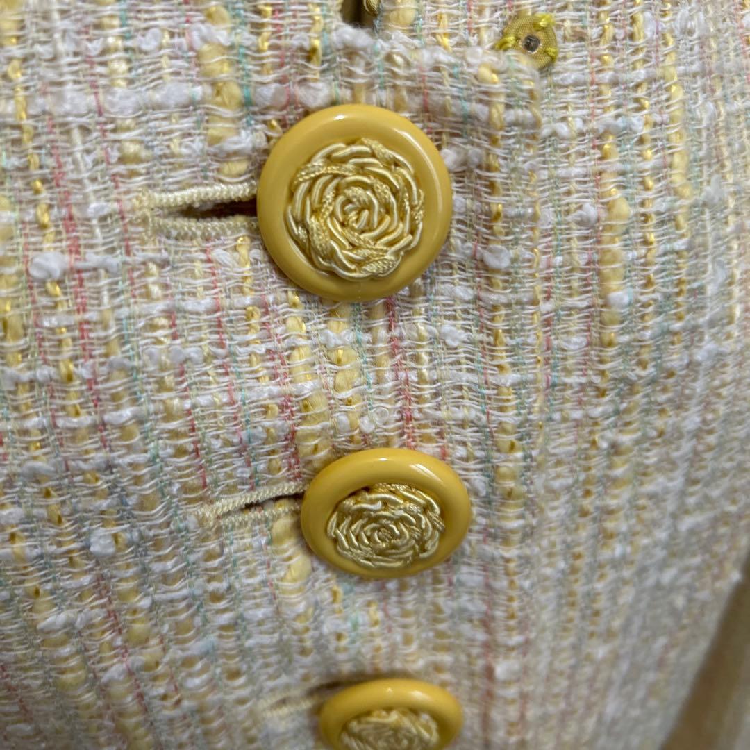 マギーのクリーム系高級ツイードスーツ