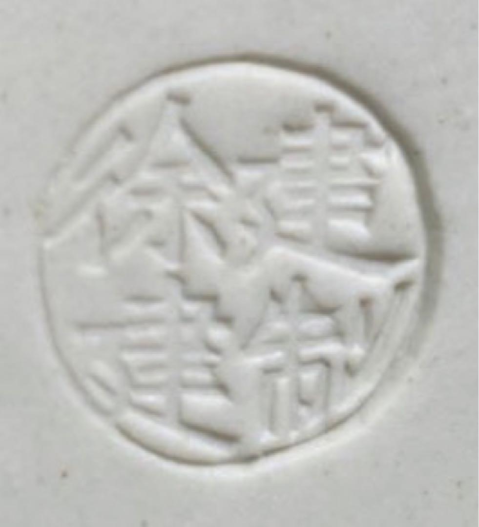 景德鎮製　徐建建制　瓷器　オブジェ　サイズ 幅19㎝×奥行14㎝×高さ20.5㎝