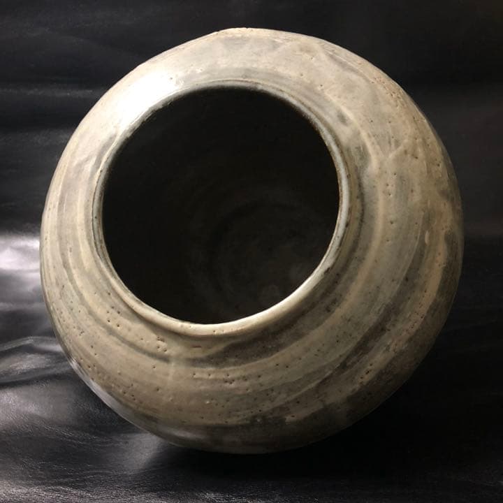 遺品整理◆骨董収集家だった祖父の大切なコレクションのお宝の壺、壷、花瓶、花道具