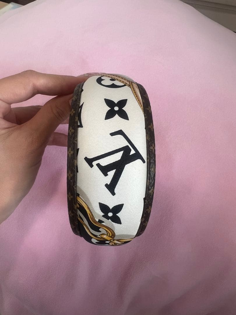 ヴィトン　カチューシャ美品