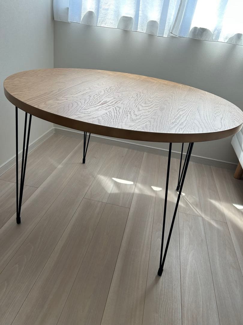 ダイニングテーブル　丸 約110cm × 110cm × 高さ70cm