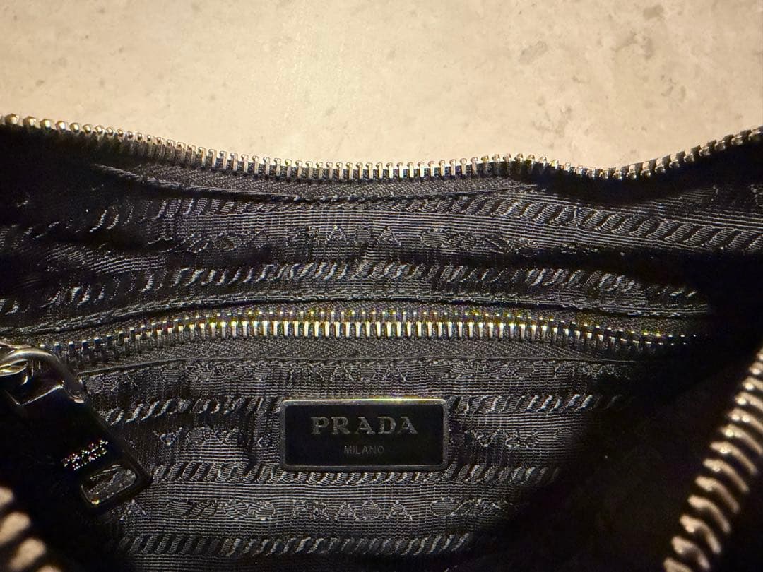 正規品　美品【PRADA】パデッドナイロン ショルダーバッグ