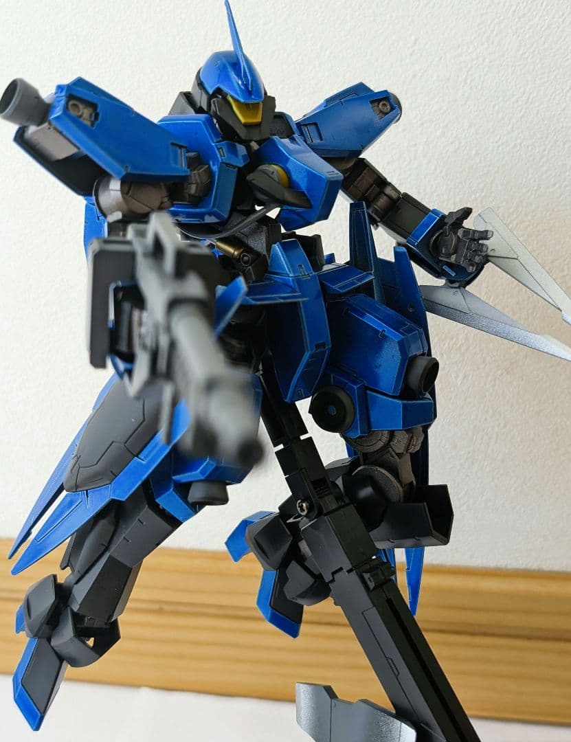 【塗装リペイント完成品】シュヴァルべグレイズ マクギリス機 1/100 台座付き 塗装リペイント完成品】シュヴァルべグレイズ マクギリス機 1/100 台座