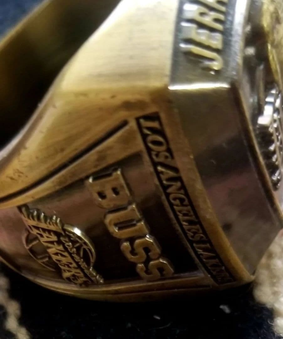 レイカーズ　LA Lakers JERRY BUSS 特大記念リング