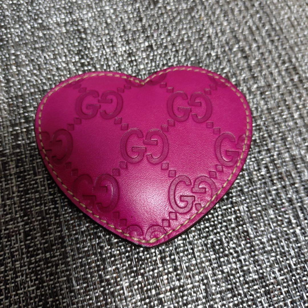 GUCCI ハート型ミラー ピンク ロゴ入り