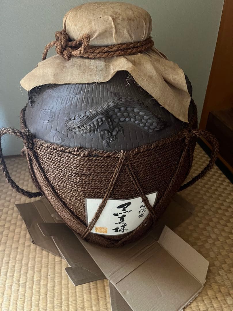 レア⭐︎泡盛☆八重泉酒造 黒真珠43度☆１０升壺18000L未開封☆2004年古酒 レア⭐︎泡盛☆八重泉酒造 黒真珠43度☆10升壺18000L未開封☆2004年