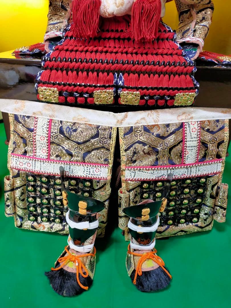 京都島津有職五月人形、大鎧飾り 金屏風、弓、太刀、提灯（灯付）