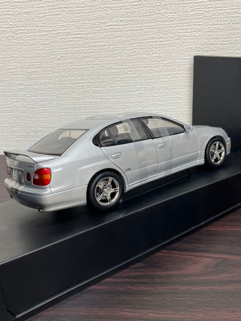 オートアート1/18トヨタ アリスト シルバー