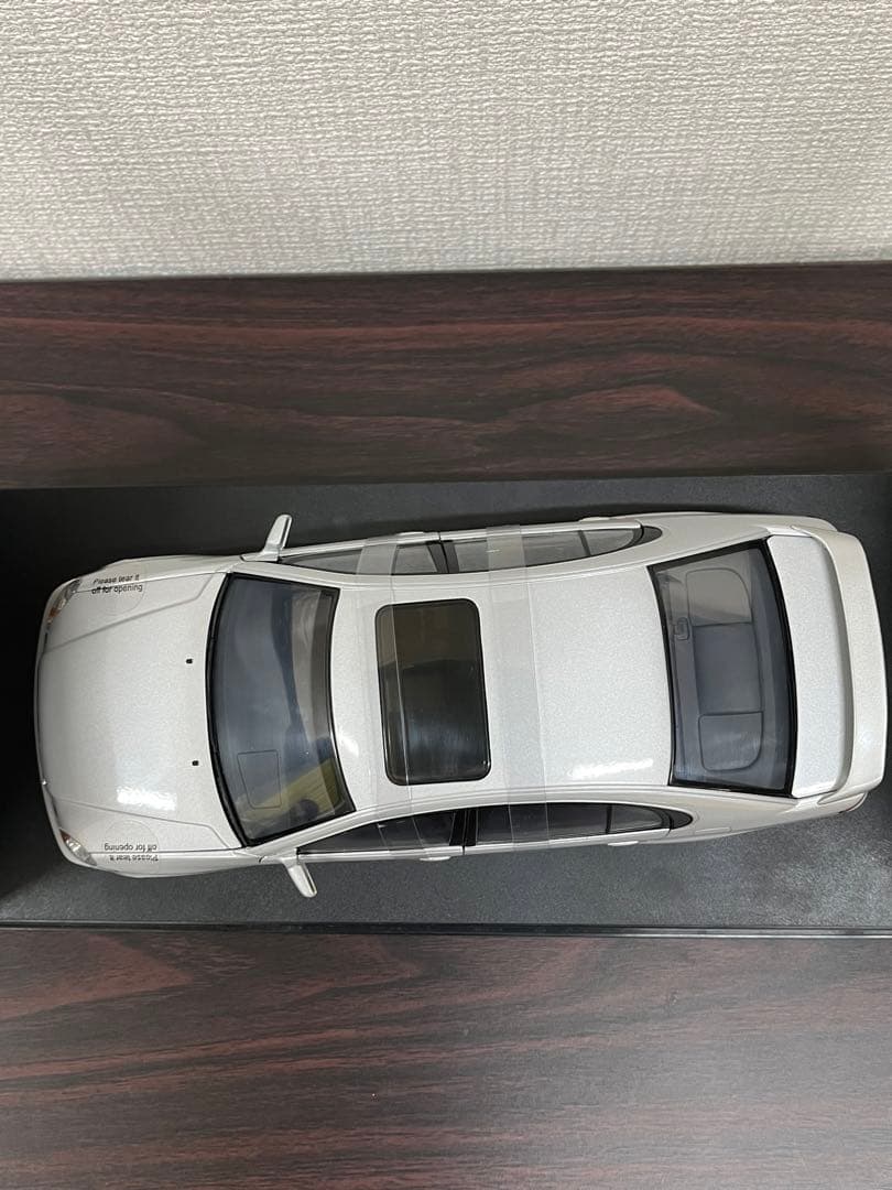 オートアート1/18トヨタ アリスト シルバー