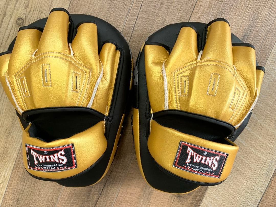 TWINS ペアパンチミット 金 ゴールド 黒