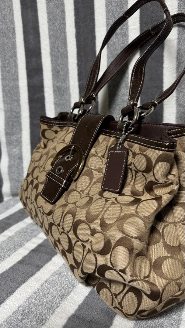 Coach ブラウンロゴハンドバッグ