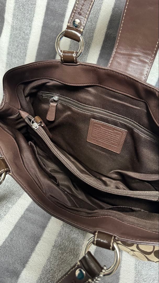 Coach ブラウンロゴハンドバッグ