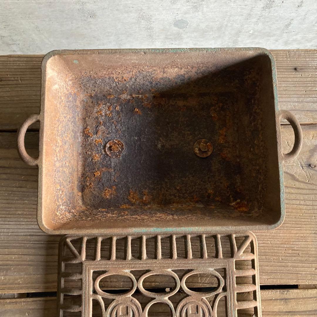 古い火鉢 手炙り 行火 暖房 香炉 蚊取り線香入れ 鉄製 木製台 骨董