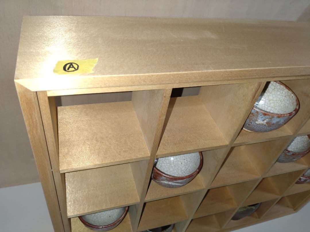 A 飾り棚 アガチス材 コレクションラック （ 蕎麦猪口 茶碗 骨董品 等に）