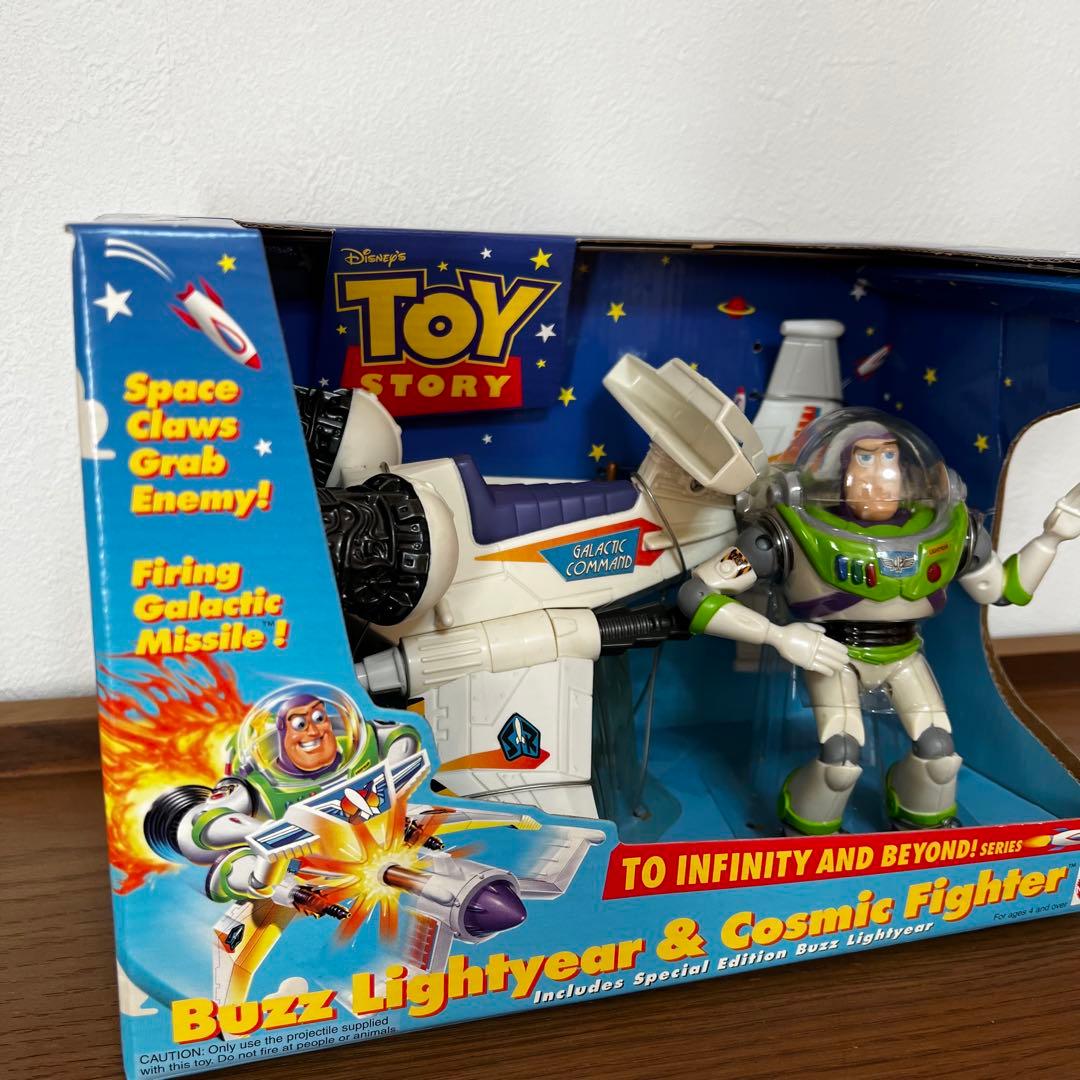 トイ・ストーリー 「バズ・ライトイヤー＆コスミックファイター」 フィギュア