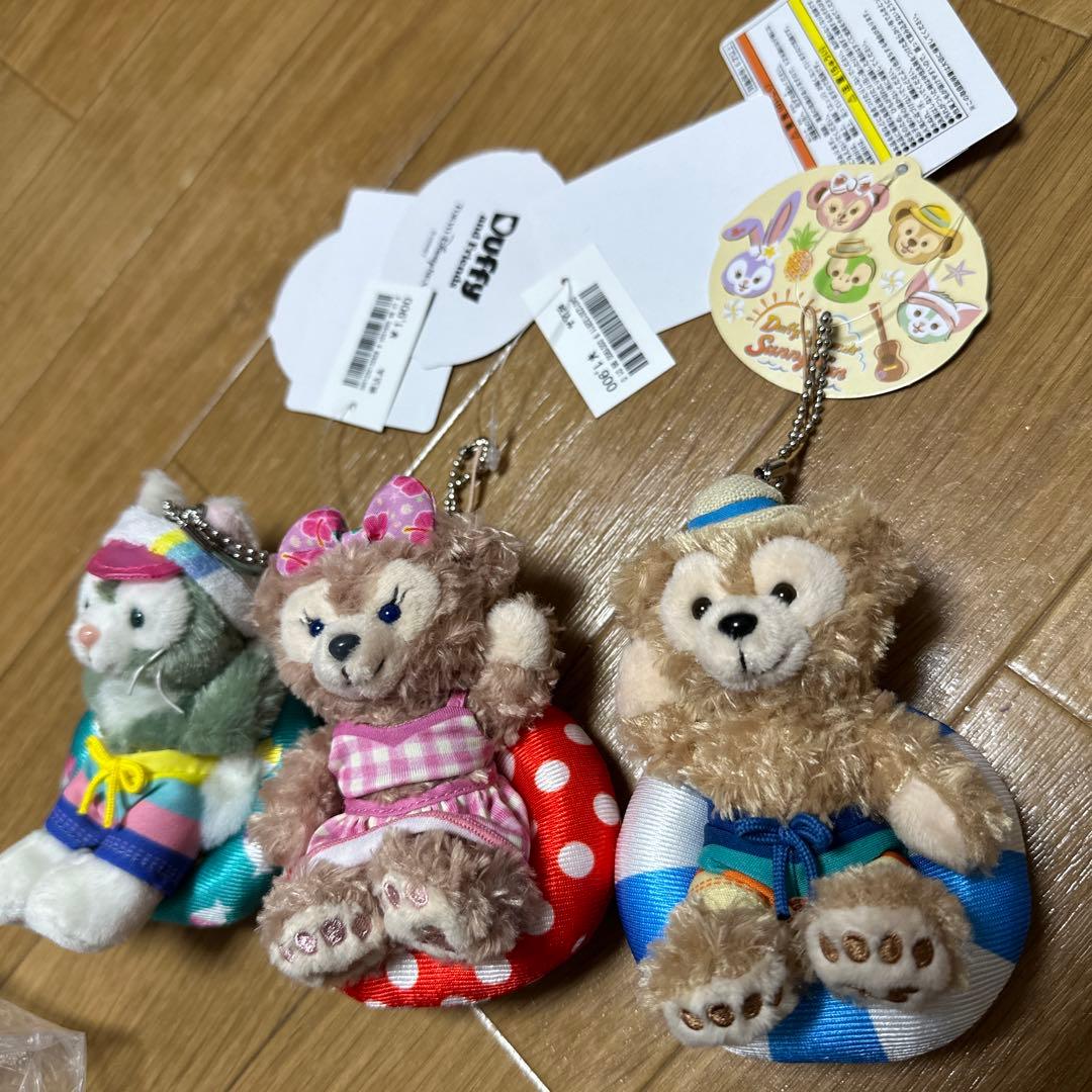 【新品•タグ付き】ダッフィフレンズ　ぬいぐるみバッチ•ぬいぐるみストラップセット