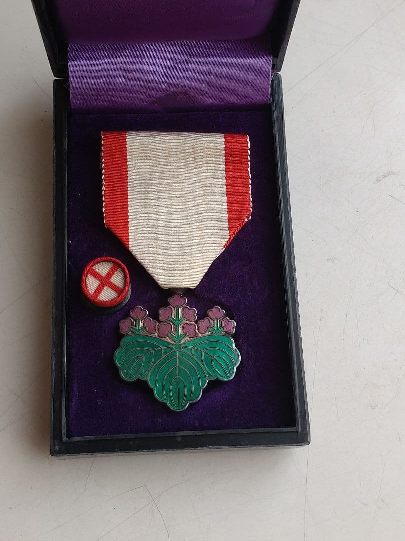 勲章「勲七等 青色桐葉章」略綬・ケース付き - メルカリ