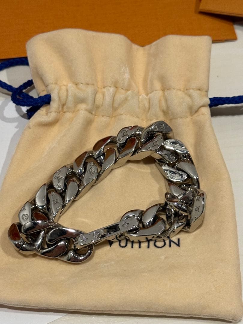 LOUIS VUITTON シルバーチェーンブレスレット