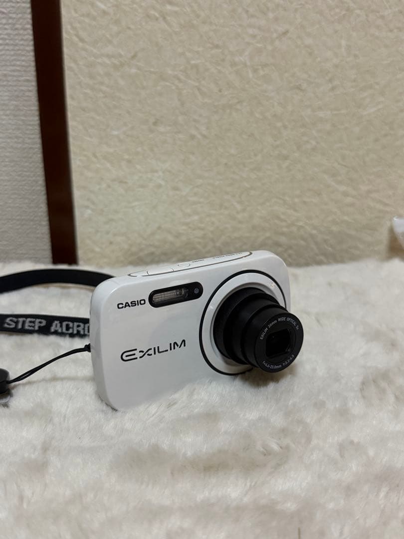 CASIO EXILIM EX-N1 ホワイト □ ほぼ新品 □ カシオ CASIO EXILIM EX-N1 ホワイト 《動作確認済