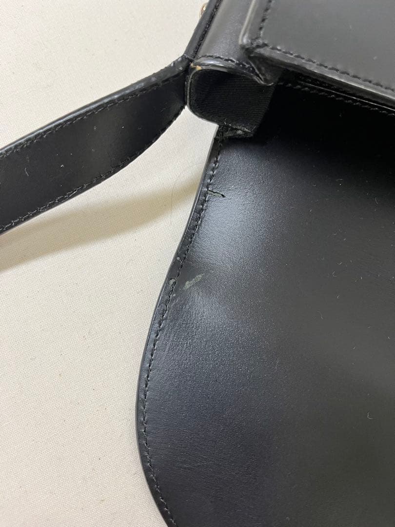 A.P.C. ブラックショルダーバッグ