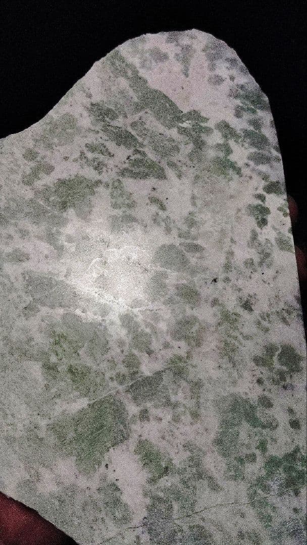 ☆翡翠原石☆糸魚川硬玉【横川・カット〜磨き❶1.1kg】