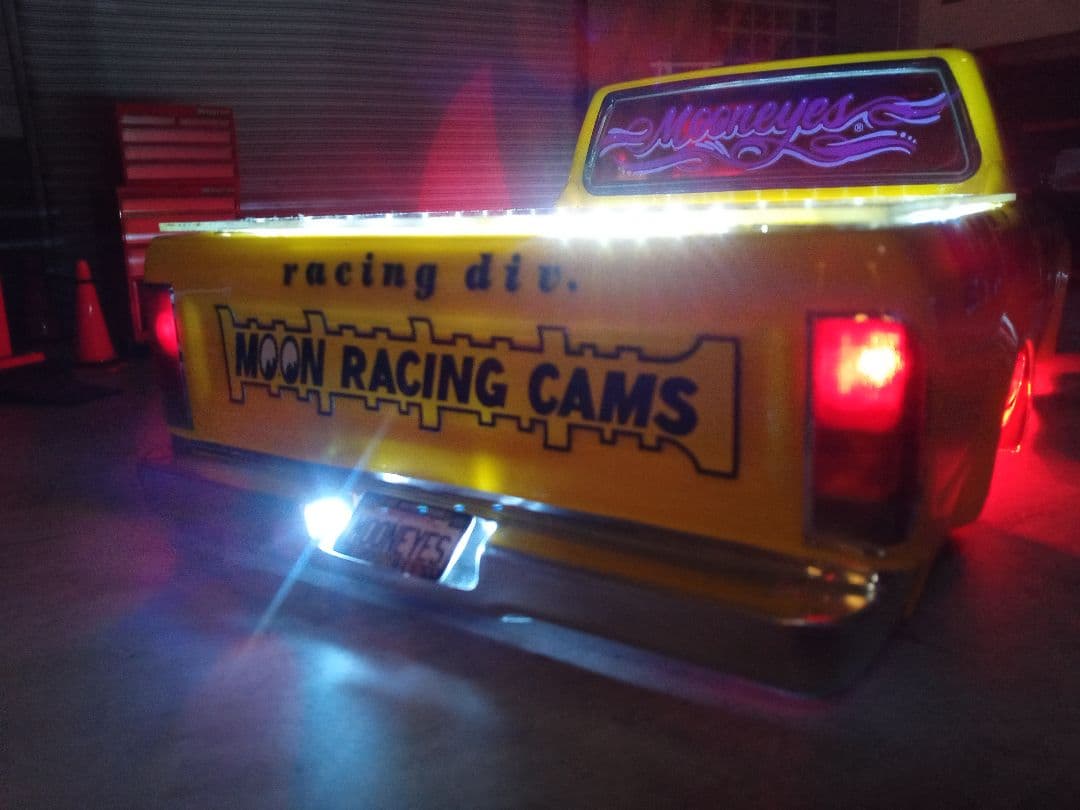 ストリートジャム製 トヨタ ハイラックス80 トラッキン ムーンアイズ