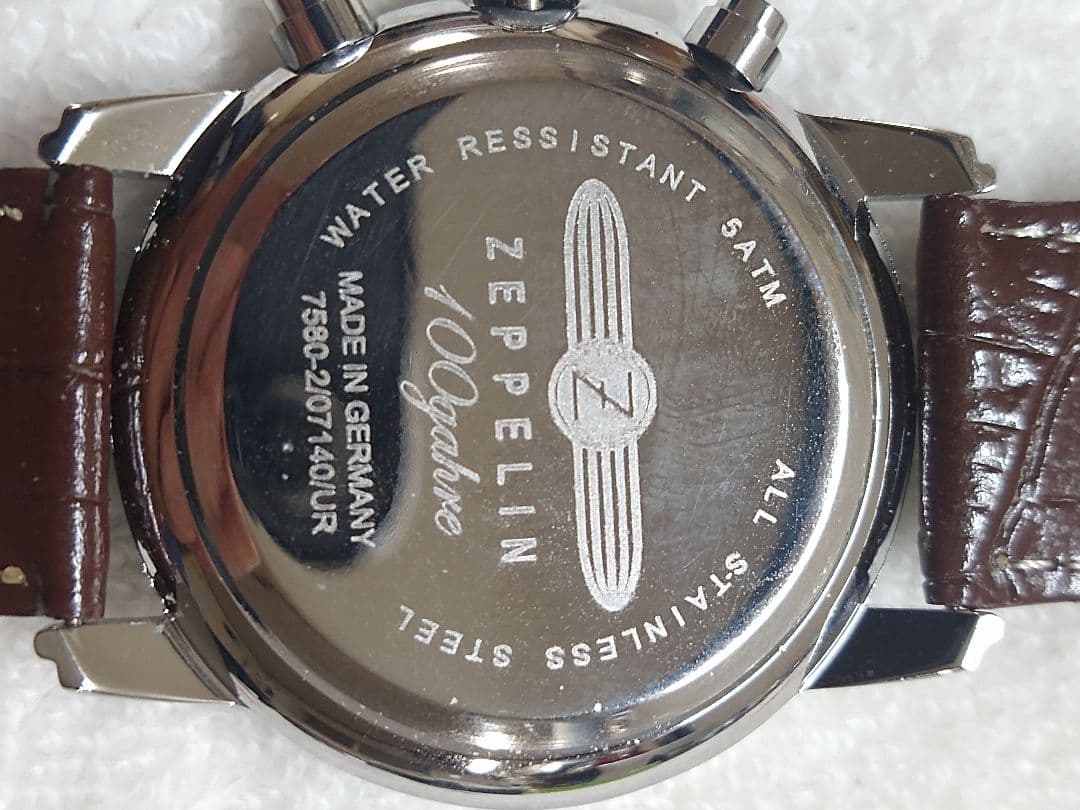 特価!ZEPPPELIN 飛行船100周年モデル　クロノグラフ クォーツホワイト