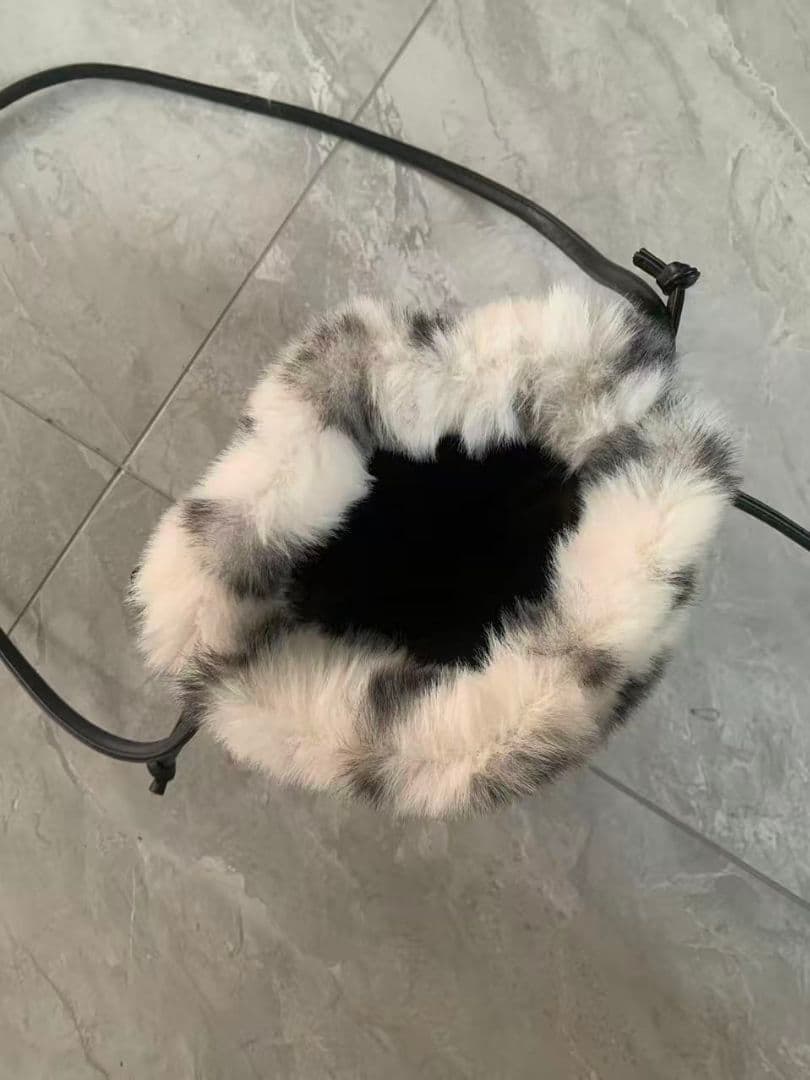ヒョウ柄ファーショルダーバッグ