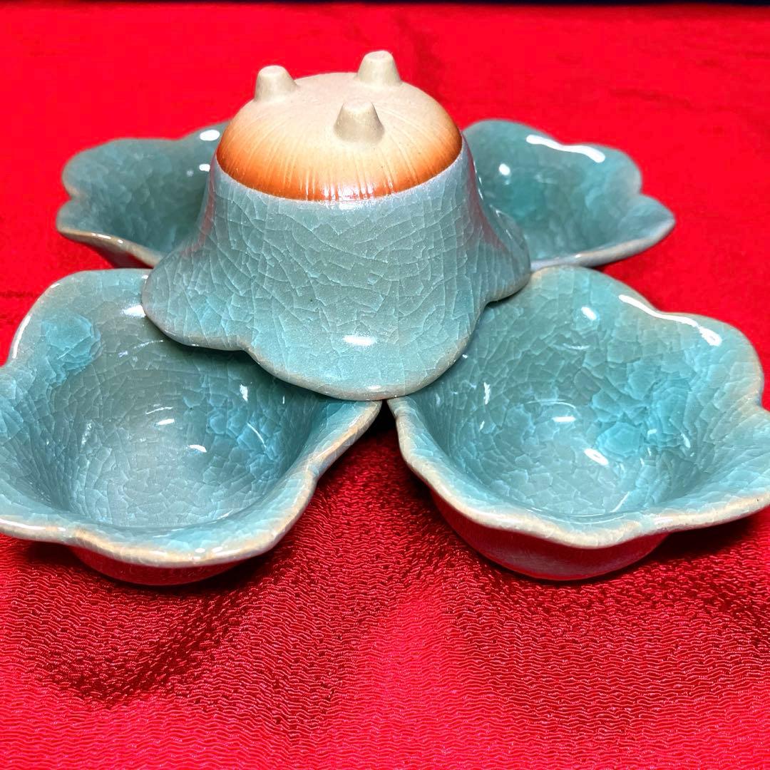 瀬戸焼 貫入青磁 花型三つ足小鉢揃 5客セット - メルカリ