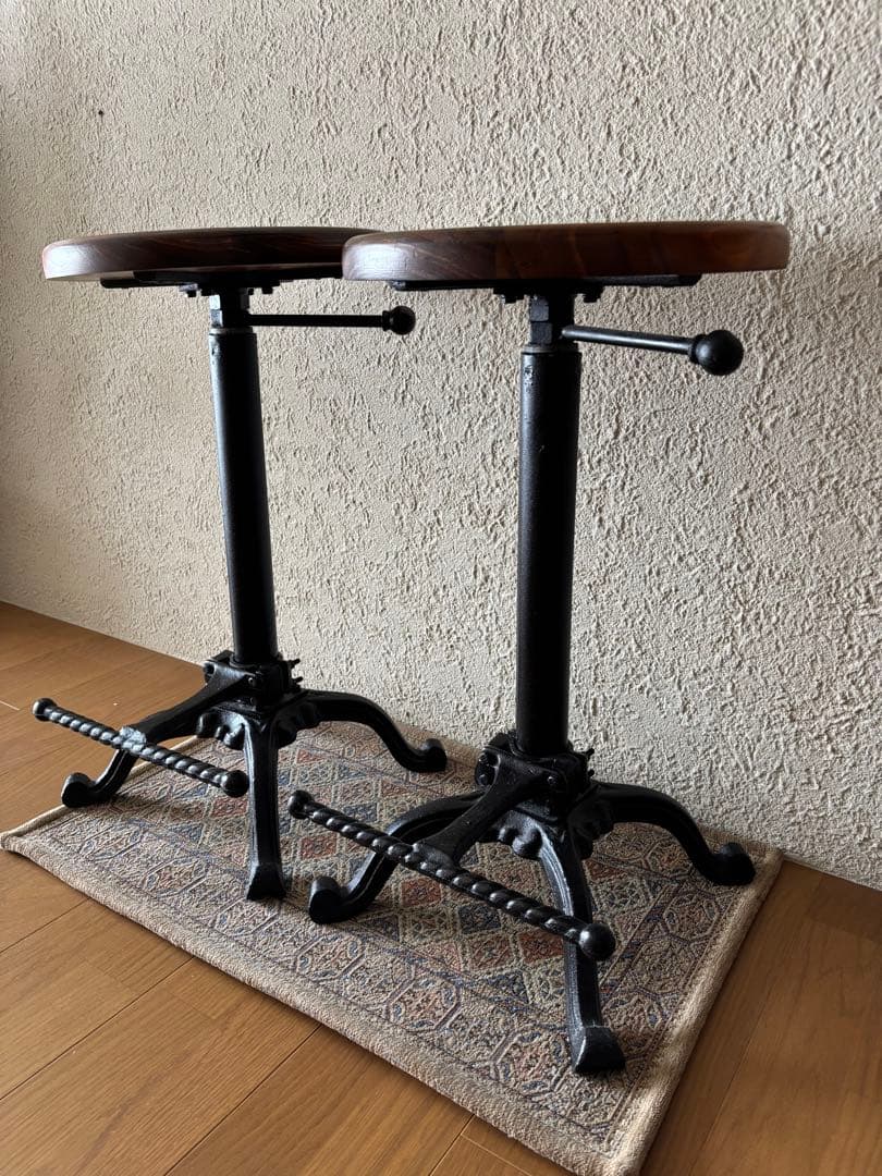 DULTON 高さ調整可能 スツール(写真右)