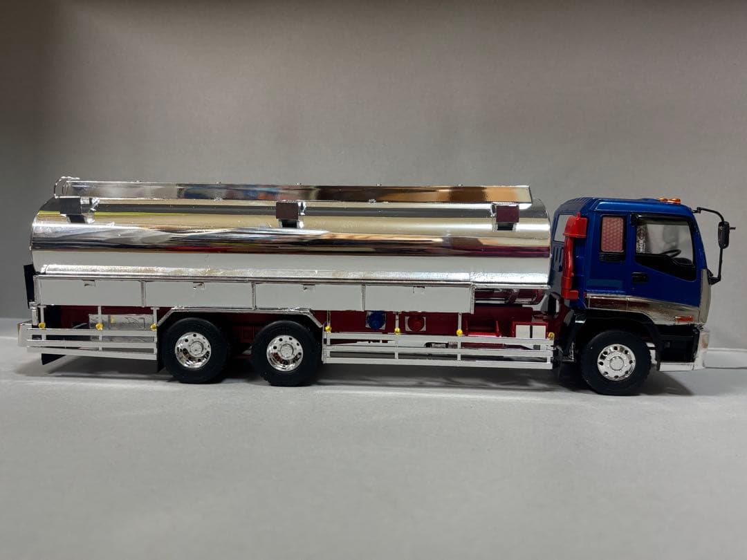 アオシマ 1/32 デコトラプラモデル いすゞギガ メッキタンクローリー