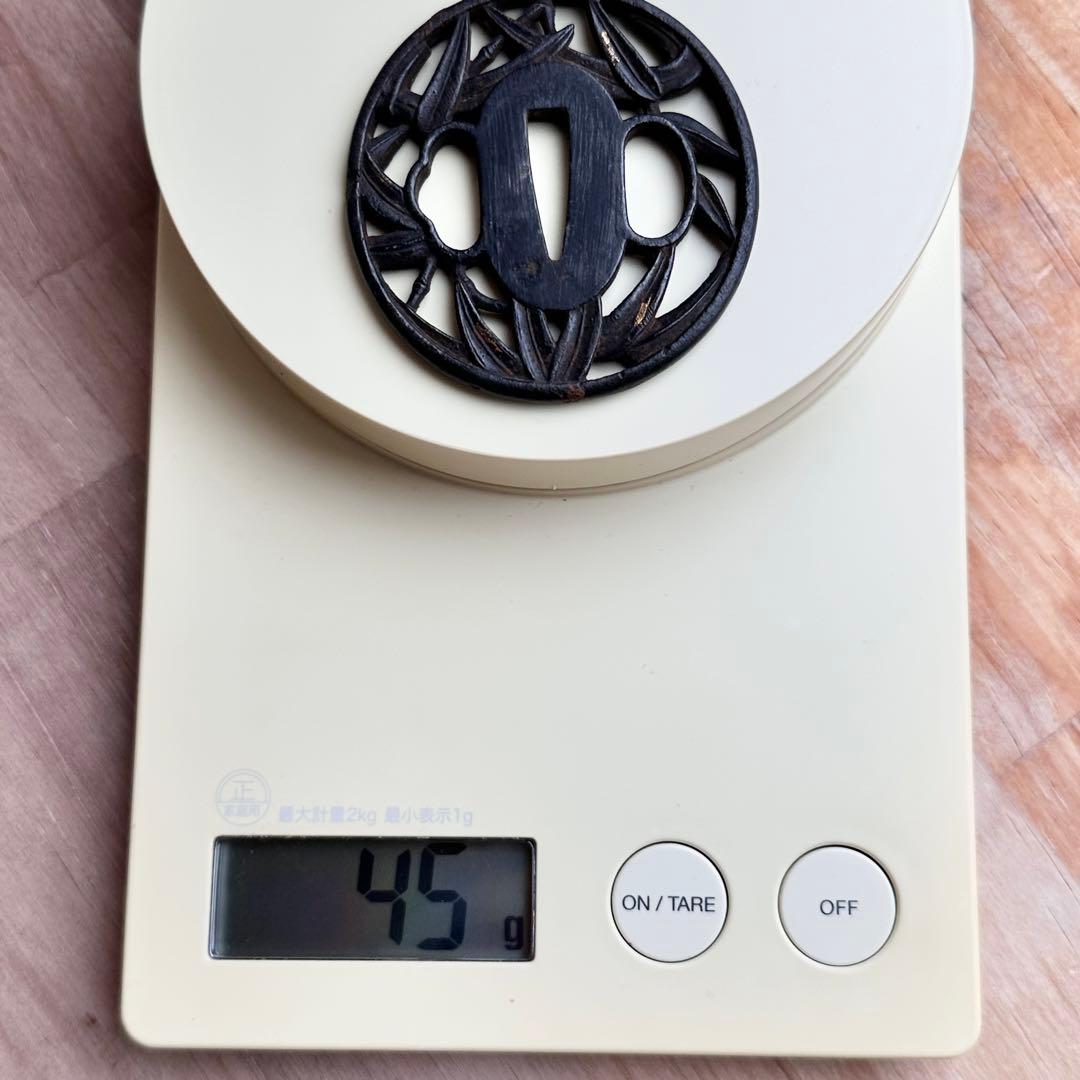 日本刀装具　鍔　透かし鍔