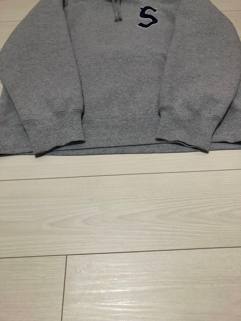 supreme シュプリーム　Sロゴ ツノ　パーカー