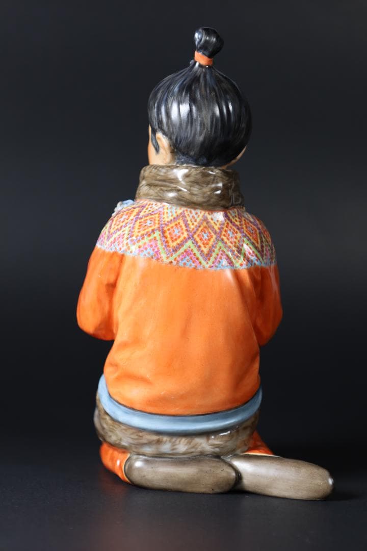 ロイヤルコペンハーゲン 民族衣装フィギュリン グリーンランドの少女